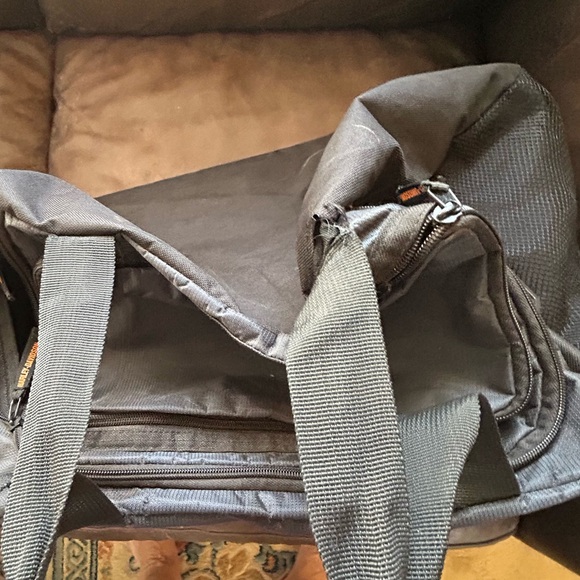 Harley Davidson duffel bag. Great shape - Picture 2 of 9